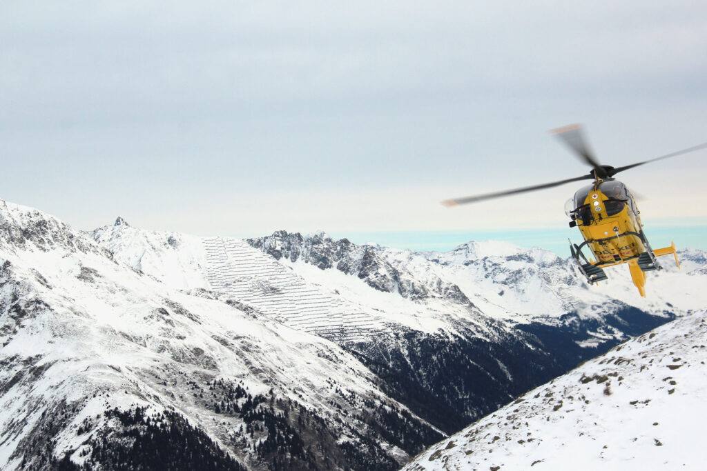Richtiges Verhalten beim Hubschraubereinsatz © snow institute