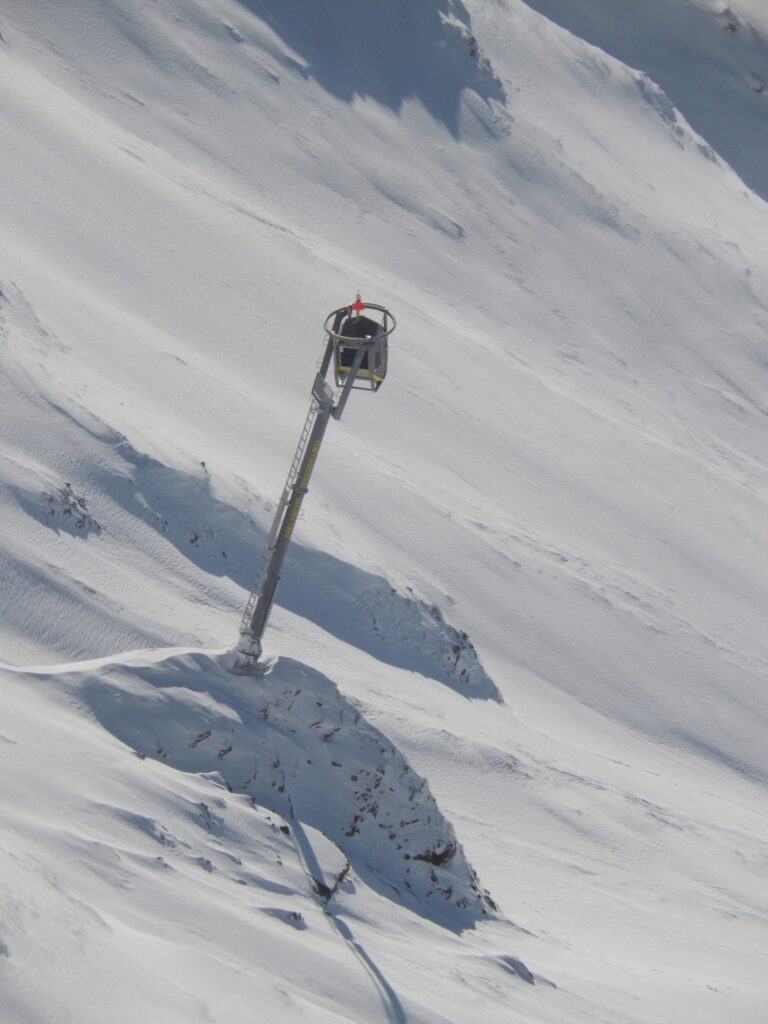Lawinensprengmast von Inauen Schätti © snow institute