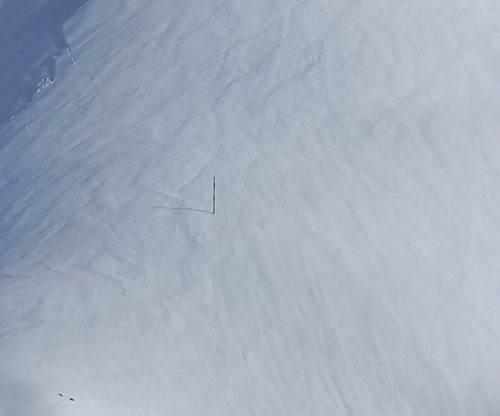 Asta nivometrica (visa dall’elicottero e dettaglio dell’installazione) - © A. Gasperi | snow institute